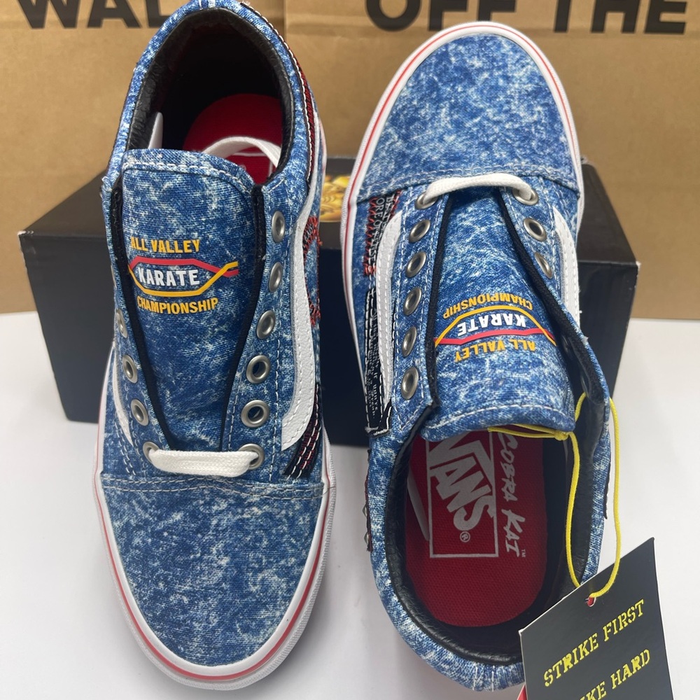 Vans WMNS Old Skool
Cobra Kai Multi/True White Sneakers
VN0A3WKT6GL - Picture 4 of 16